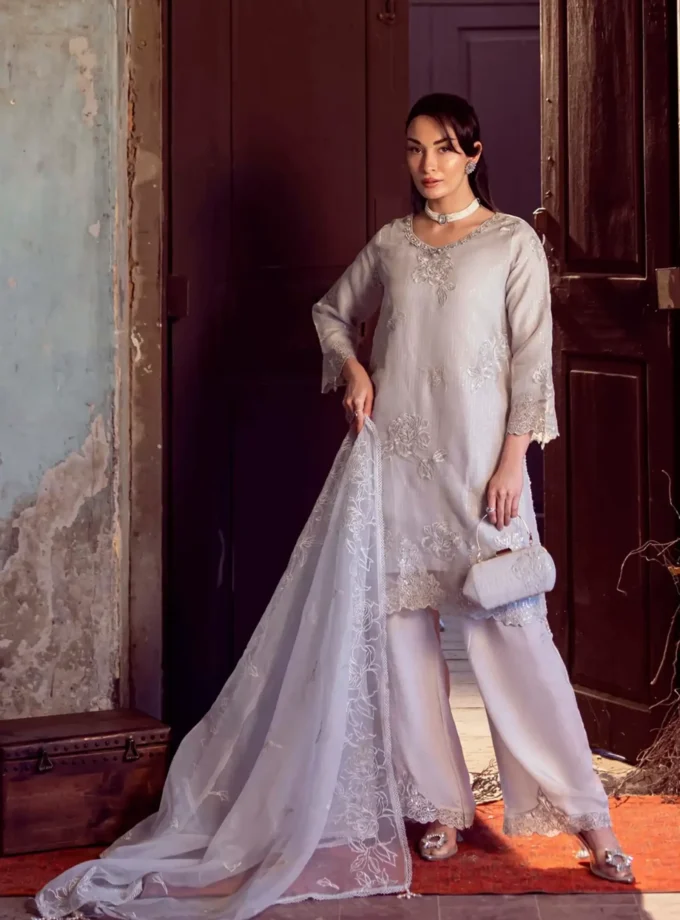 stitched-4pc-embroidered-organza-dress-guzel-sitara-gulrukh