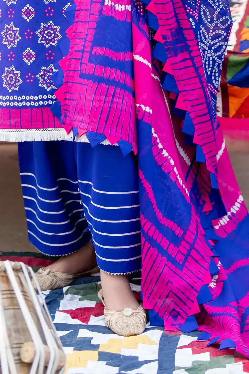 Unstitched 3Pc Printed Lawn Dress by Gul Ahmed CL-52445B - Image 4