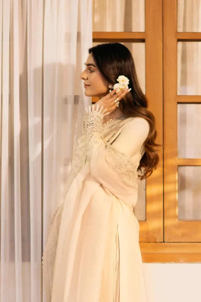 Unstitched 3 Piece Embroidered Luxury Lawn Dress Mehmal Sajni Zarposh - Image 3