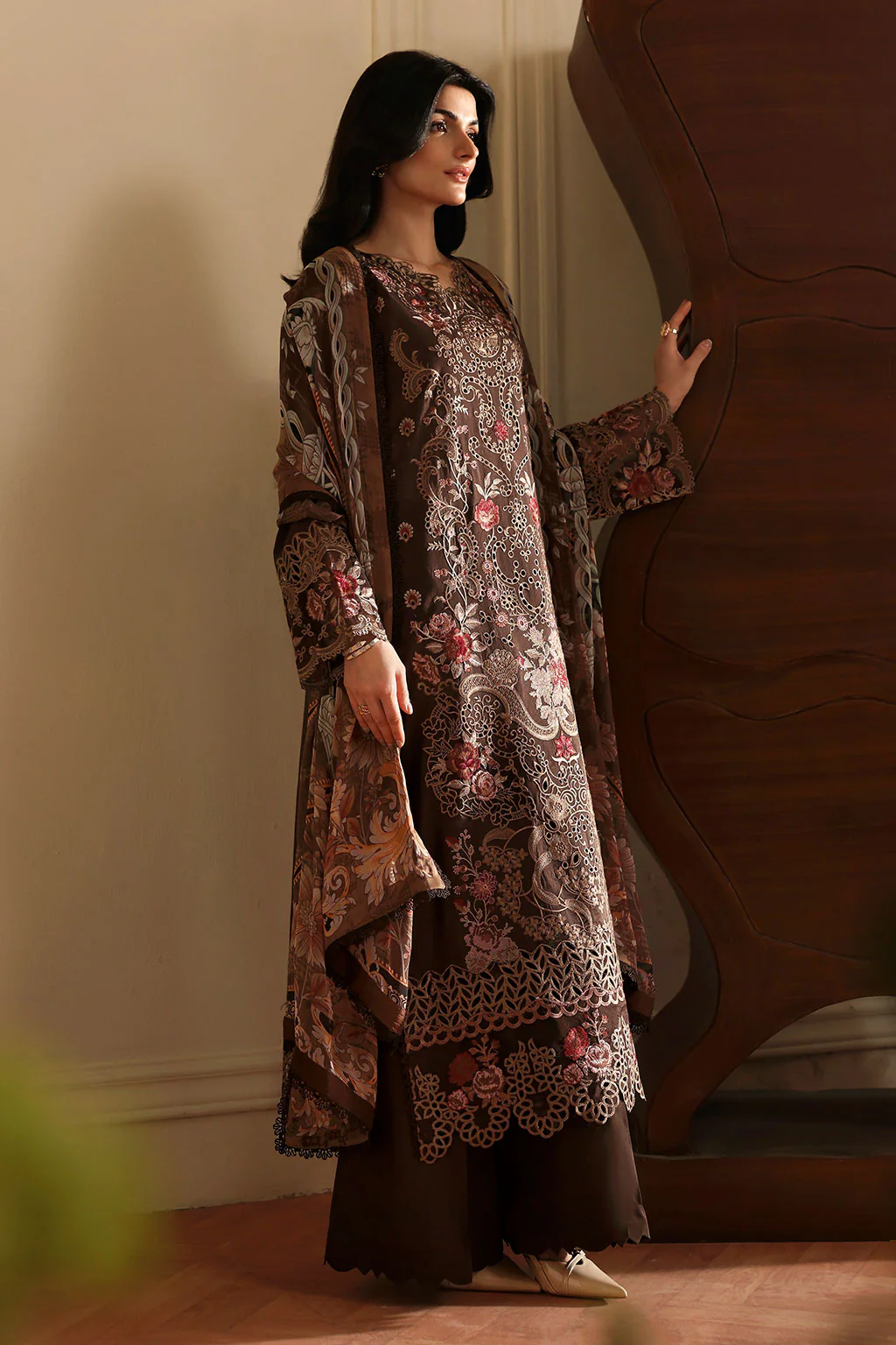 Unstitched 3Pc Embroidered Luxury Lawn Dress Ramsha Andaaz 1303 - Image 4