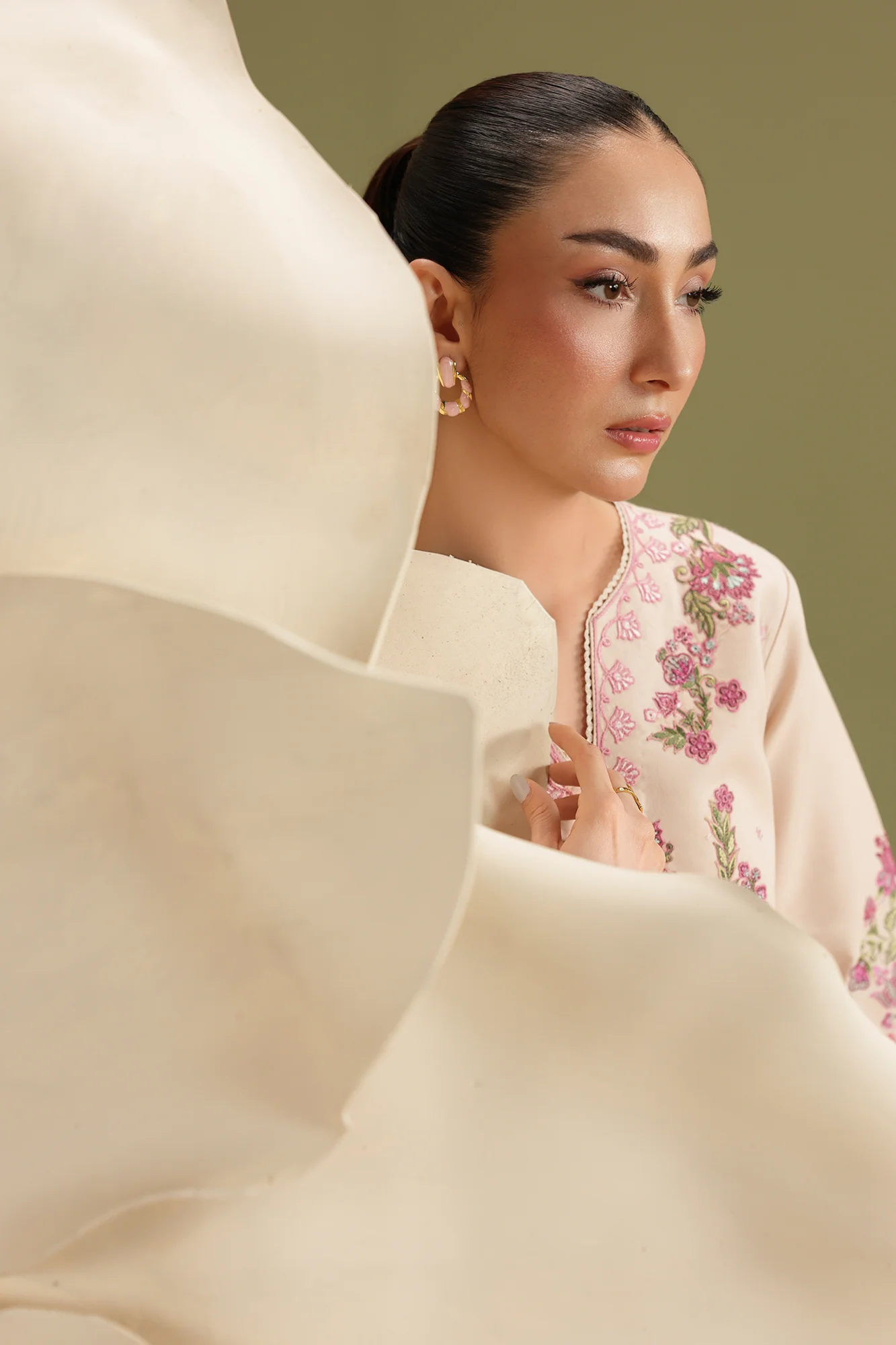 Unstitched 3Pc Embroidered Lawn Dress Jahaan by RajBari RBJ 08 - Image 7
